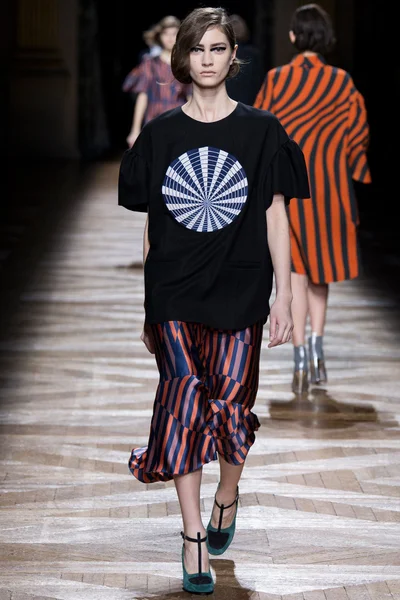 Look 28